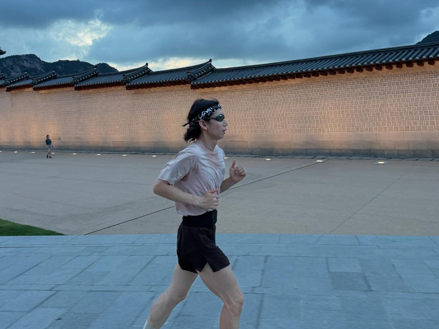 가을 러닝에 이것! 평소에도 쓰기 좋은 선글라스 추천 5 - 뉴스 썸네일 이미지